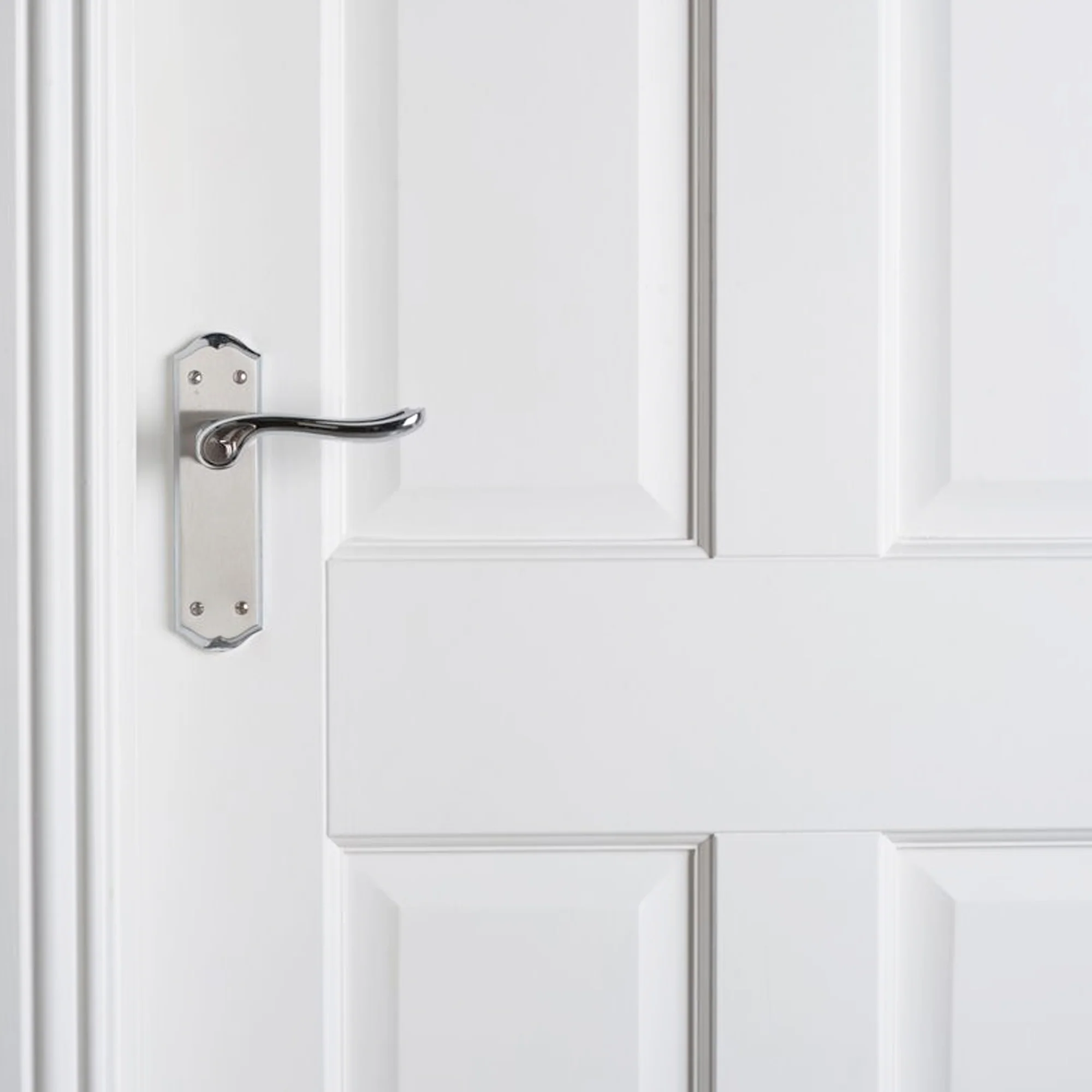 4 Panel White Primed Door (40mm) - Image 3