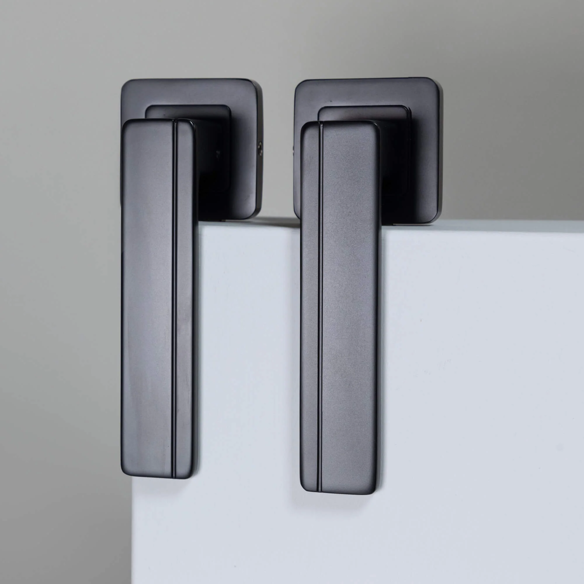 Hermes Flat Black Square Rose Handle - Image 3