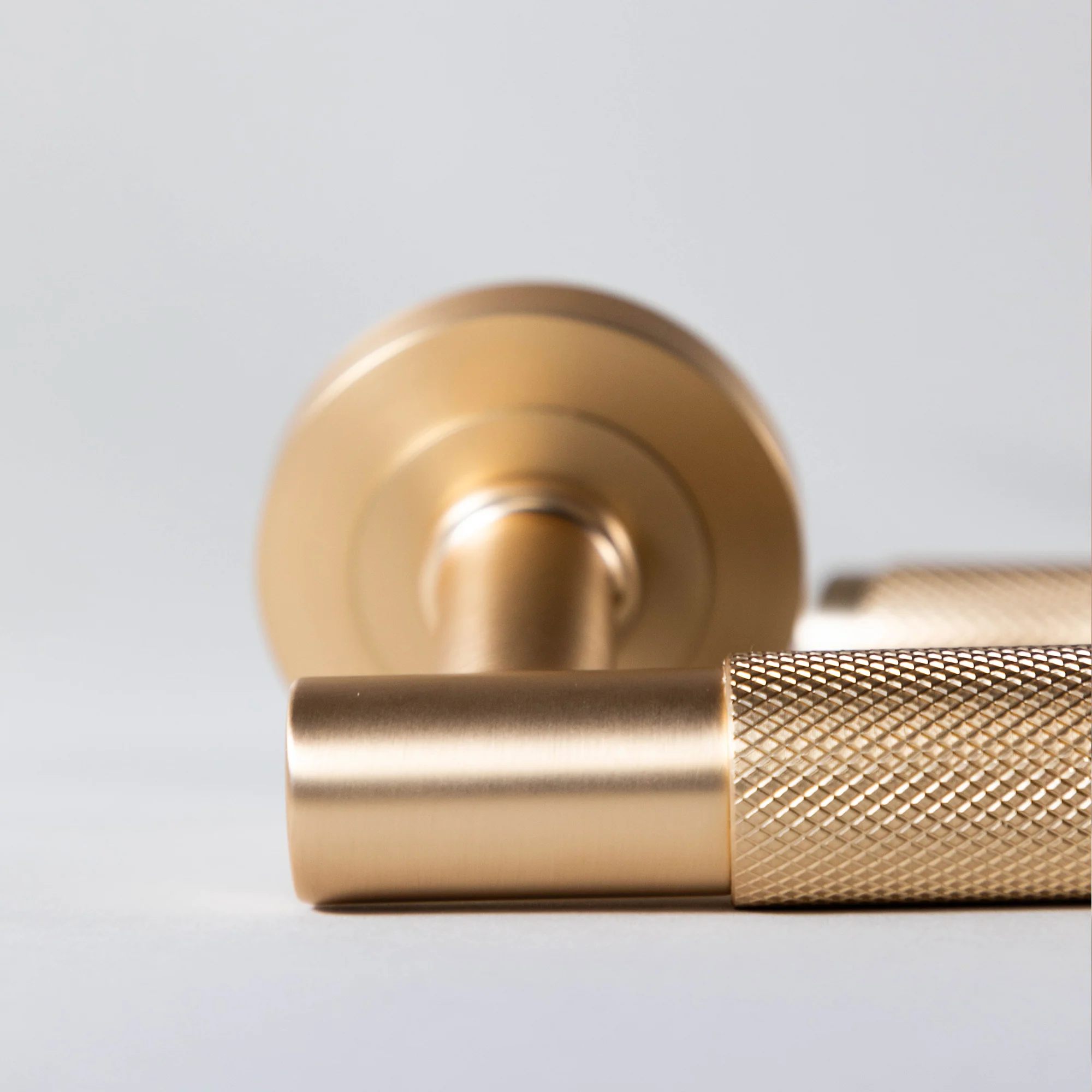 Knurled Satin Brass Handle - Image 3