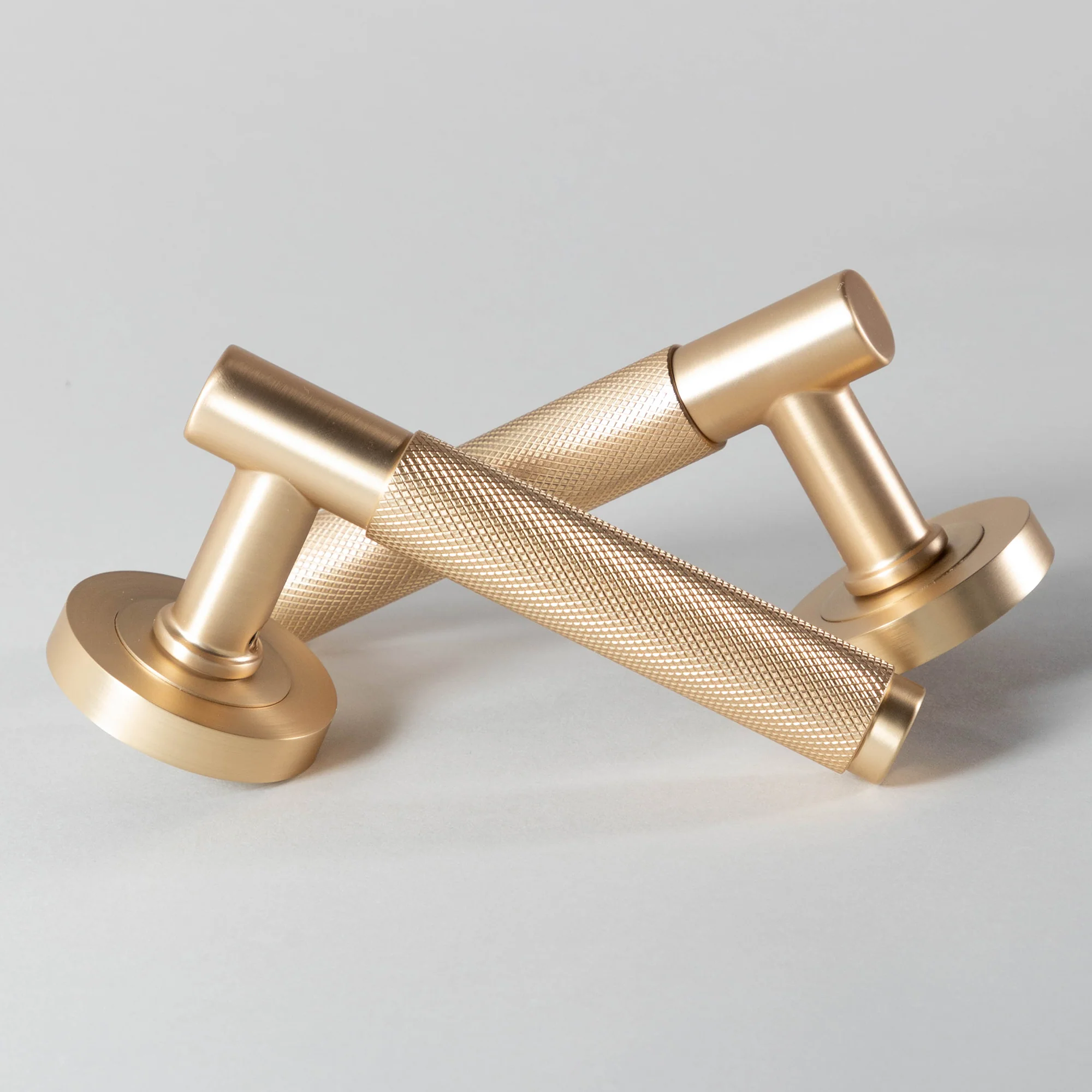 Knurled Satin Brass Handle - Image 4