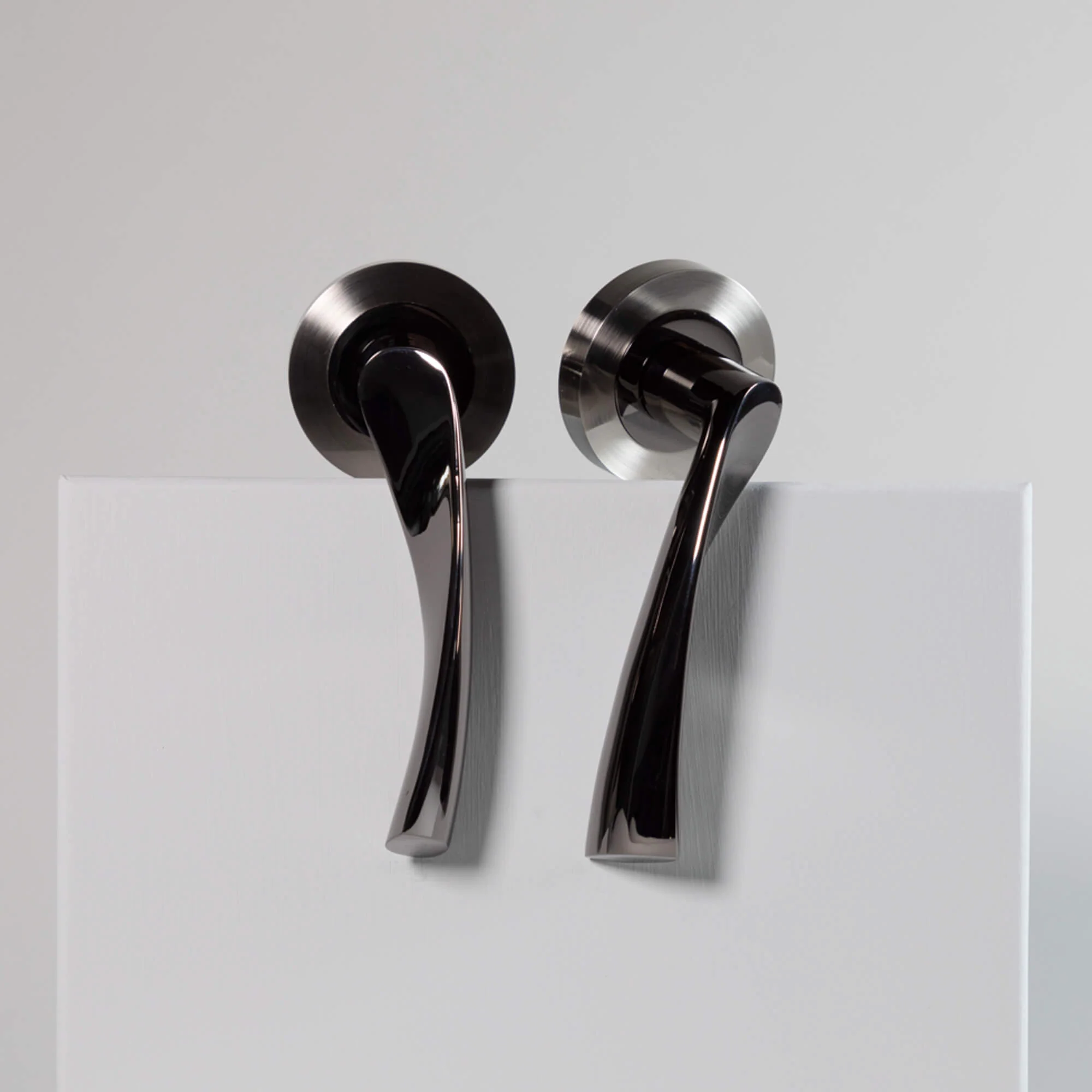 Trade Range Black Nickel & Nickel Brushed Handle - Image 4